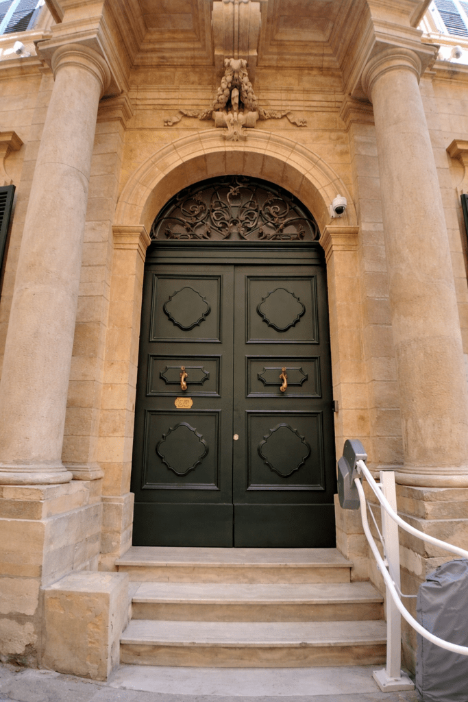 Green door